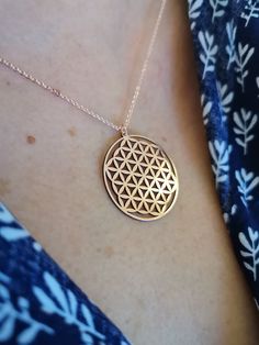 F L O W E R ∙ O F ∙ L I F E ∙ N E C K L A C E Flower of Life symbolizes the creation of all living beings with its geometrical shape and immense proportion. The most elegant piece to wear in your daily life. Carrying a life flower;  Every new person, culture, faith becomes a new opportunity,  You start to make new decisions in life with ease, Enriches and strengthens you materially and spiritually,   You always feel safe as a part of a whole. You can find life flower bracelet in the link below : Flower Of Life Necklace, Necklace With Meaning, Copper Benefits, Necklaces With Meaning, Life Flower, Les Chakras, With Meaning, Feel Safe, Wooden Jewelry Boxes