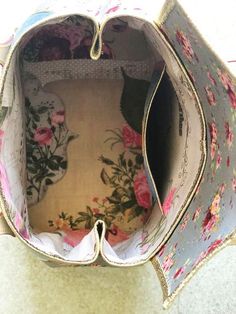 Wearable art Boho Bagfrenche vintagehandbagrustique | Etsy Making Bags, Romantic Shabby Chic, Embroidered Roses, Modern Textiles, Vintage Handbag, Antique Textiles, Home Inspiration, Wrist Cuffs, Antique Lace