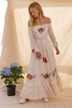 Women  Spring and Summer Bohemian Vacation Elegant Embroidered Goddess Tracing Dress - White,XL Mundo Hippie, Beach White Dress, Island Dress, Bohemian Flowers, Goddess Dress, Embroidered Maxi Dress, Beach Maxi Dress, Vacation Dresses, Formal Evening Dresses