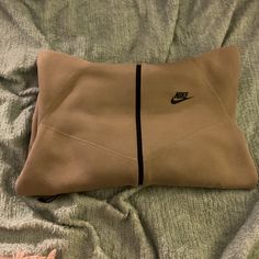 I’ve Never Worn The Hoodie Once I Feel In Love With It Over Christmas And My Family Go It For Me, I Do Not Have The Tags But It Is In Perfect Condition And No Stains Or Rips Or Anything Sweaters Nike, Nike Brown, Nike Sweaters, Nike Sweater, Nike Tech, My Family, Nike Women, In Love, Sweaters For Women