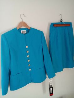 New with Tag Beautiful Size:8 Blue Morgan Miller 2-piece Skirt Suit RN# 35642 Made in China This beautiful suit is 65% POLYESTER AND  35% RAYON, and is fully lined. The jacket has a DECORATIVE pocket on each side. The skirt has a hidden zipper and a button in the back. There is partial elastic on each side of the waist. Measurements: Jacket: Shoulders (shoulder-to-shoulder), Approx.: .......17" Chest (pit-to-pit), Approx.: ...................................20"   Length, Approx.: ............... Fitted Blue Sets With Pockets, Blue Two-piece Set For Workwear, Blue Buttoned Set For Spring, Blue Buttoned Sets For Spring, Classic Blue Long Sleeve Skirt Suit, Blue Long Sleeve Classic Skirt Suit, Spring Blue Set With Buttons, Fitted Blue Two-piece Sets, Fitted Vintage Blue Set