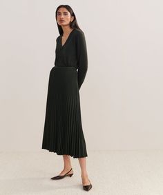 Pleated Skirt Forest Dressed up or down with ease, this pleated matte skirt is perfect for any occasion. With an easy, ultra-flattering drape, this piece is meant for styling with varied silhouettes: pair it with a relaxed knit or turtleneck for an elevated look or a slim-fit tee for more casual styling. | Jenni Kayne Women's Pleated Skirt Size X-Small Chic Maxi Skirt With Pleated Hem, Fitted Midi-length Pleated Skirt, Fitted Midi Pleated Skirt With Accordion Pleats, Chic Flared Maxi Skirt With Pleated Hem, Chic Midi Maxi Skirt With Accordion Pleats, Chic Accordion Pleated Midi Maxi Skirt, Elegant Spring Maxi Skirt With Accordion Pleats, Fitted Midi Maxi Skirt With Accordion Pleats, Elegant Fitted Maxi Skirt With Pleated Hem