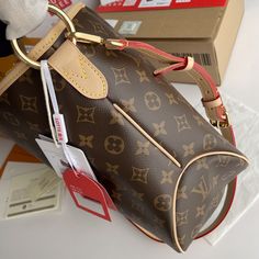 Description L.V Delightful PM Monogram Canvas Natural For Women, Shoulder Bags 33cm LV M40352 Rep 1:1 The Delightful Monogram PM embodies everyday elegance. In supple yet resistant Monogram canvas, its lightweight feel, generous interior and luxuriously soft embossed handle make it chic yet practical. 33 x 27.5 x 13 cm (Length x height x width) Natural Monogram coated canvas Textile lining Gold-color hardware Snap hook closure 1 interior zipped pocket D-ring to hang keys and pouches – Includes d Louis Vuitton Delightful, Pm Monogram, Louis Vuitton Shirt, Chanel Shirt, Evening Clutch Bag, Tote Backpack, Belts For Women, Monogram Canvas, Louis Vuitton Handbags