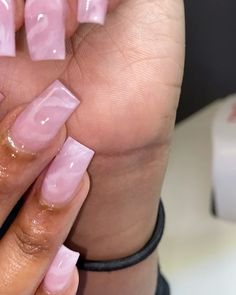 Nayy🦋| ✨Goddess Studios✨ on Instagram: “Rose quartz💗 ••••••••••••••••••••••••••••••• MARCH BOOKS ARE OPEN 🧡✨ •••••••••••••••••••••••••••••• APRIL BOOKS OPEN MARCH 15th✨…” Aura Nail Inspo Almond, Pink Marmor Nails, Square Nails Marble, Classy Acrylic Nails Short, Nail Inspo Marble, Simple Marble Nails, Ombre Short Nails, Salmon Nails, Pink Nails Inspiration