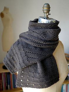 a mannequin wearing a gray knitted scarf