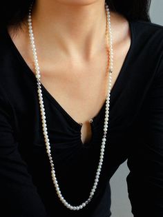 Elevate your style with the timeless beauty of our Fashion Freshwater Pearl Long Silver Necklace. This versatile and sophisticated piece features lustrous freshwater pearls delicately strung along a silver chain, creating an accessory that effortlessly exudes elegance and grace. Metal:Recycled Sterling Silver Plated On Brass Pearl:freshwater pearl 6-7mm Length:850mm Weight: 48.7g