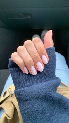 Old money nails to copy Kutek Disney, Milky Nails, Simple Gel Nails, Basic Nails, Casual Nails, Soft Nails, Oval Nails, Neutral Nails, Clean Nails