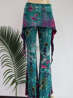 Wide Flare Bell Tie Dye Bottoms Cotton Flared Trousers - Etsy Unrealistic Clothing, Reverse Tye Dye, Upcycle Clothes Diy, How To Tie Dye, Hippie Style Clothing, Flared Trousers, Boho Chic Outfits, Womens Pants, Clothing Websites