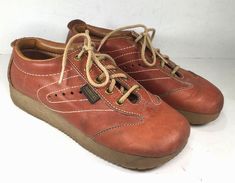 This is for a pair of Vintage SEARS ROEBUCKS Women's/Children Brown Leather Shoes! Size? 4-5 Youth or 4.5-5 Women's  **There is no size marked as it has faded. The inside sole measures approximately 9 1/4"-9.5". The size is an estimate.** Condition: **There is no size marked as it has faded. The inside sole measures approximately 9 1/4"-9.5". The size is an estimate.** Light scuffing, markings and some creasing consistent with age. Otherwise in very good functional condition. Features: Please lo Vintage Leather Sneakers For Fall, Vintage Shoes Women, Shoes Size 4, Brown Leather Shoes, Black Crossbody, Vintage Shoes, Womens Heels, Crossbody Shoulder Bag, Red Leather