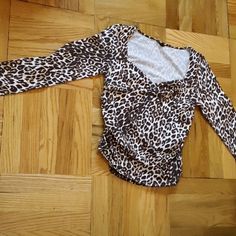 Brand New Guess Animal Print Stretch Shirt Trendy Long Sleeve Leopard Print Top, Casual Stretch Leopard Print Blouse, Casual Leopard Print Stretch Tops, Fitted Casual Leopard Print Tops, Cropped Polo, Guess Shirt, Polo Long Sleeve, White Long Sleeve Top, Guess Dress