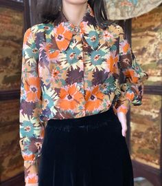 This is a vintage blouse from the 1970s, with a mysterious floral pattern that makes you feel power in the smoldering colors. The point is the large collar. The slightly flared sleeves are also very attractive. Exquisite see-through is also fashionable. It's cool to coordinate with denim to bring out the style of the 70's! [size] *Flat measurement Shoulder width 34.5 cm/Sleeve length 58 cm/Body width 40.5 cm/Total length 69.5 cm No size notation (about S size) Wearer height 161 cm (usually weari Vintage Brown Floral Print Tops, Retro Floral Print Tops For Fall, Retro Vintage Print Blouse For Fall, Fall Retro Blouse With Vintage Print, Retro Floral Print Blouse For Fall, Retro Blouse With Vintage Print For Fall, Fitted Brown Floral Print Blouse, Fitted Brown Blouse With Floral Print, Vintage Brown Floral Print Blouse