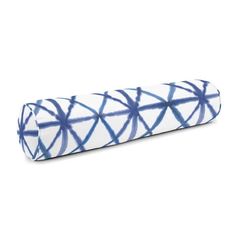 a roll of blue and white fabric on a white background with an image of a pattern in the middle