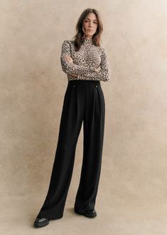 Flowy high-waisted trousers;Straight, wide leg;Italian side pockets;Marked pleats at front;Button-fastening loops at front;Inside leg length 81 cm / 39.1 in (for a 36) Look Rock, Pantalon Large, Pink Beige, Mode Inspiration, High Waisted Trousers, Blouse Dress, Parisian Style, Wide Leg Trousers, Wide Leg Pants