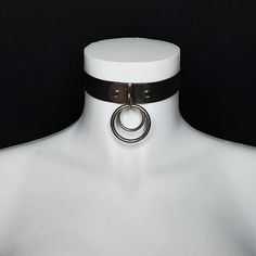 Gothic choker with two rings in one, double ring 💖 Enter your measurements, customization is FREE! You can request other colors by private message before purchasing the product. If you have any questions or concerns about the product, do not hesitate to contact us. ‼️Due to the difference in color settings between screens, the image may not reflect the exact color of the item. All our items are handmade with love for one of our clients. Models: @norrdlys @angelagosant Adjustable Metal Choker, O Ring Choker, Gothic Choker, Choker Necklace Designs, Anime Outfit, Gothic Chokers, Two Rings, Ring Der O, Double Ring