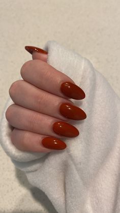 Fall Nails 2023 Oval, Nails For Orange Outfit, Fall Nails 2023 Trends Red, Dark Orange Almond Nails, Red Orange Fall Nails, Rusty Red Nails, Orangish Red Nails, Burnt Red Nails, Attractive Nails