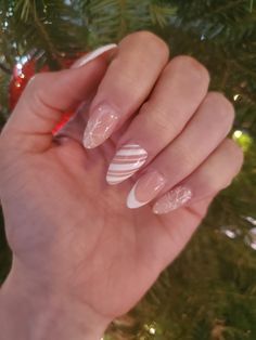 Short Acrylic Nails Almond Winter, Winter Almond Nail Designs, Cute Nails Acrylic Almond Christmas, Almond Nail Ideas Winter, December Nails Christmas Almond, White French Tip Nails Almond Christmas, Short Almond Christmas Nails Winter, Christmas Nail Ideas Acrylic Almond, Snowflake Nail Design Almond