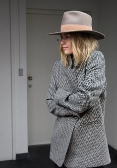 Minimalist Street Style, Look Formal, Hat Outfit, Casual Chique, Looks Street Style, Mode Inspo, 가을 패션, Cold Season, Fedora Hat