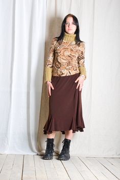 Vintage 90s Brown Minimalist Midi Skirt Marked size: M Estimated Size: M Waist: 31.2 In (79 cm) Skirt total length: 28 In (71 cm) Material: 92% poly 8% spandex The model in this pic is 165cm tall (5'8") & usually wears size S clothes 🥦 Get to know yourself 🔑 Be sure to contact us with any questions :) Grunge Jeans, Duffle Coat, Midi Skirt Pencil, Mini Robes, Mens Fleece, Pocket Dress, Petite Dresses, Vintage Skirt, Western Fashion