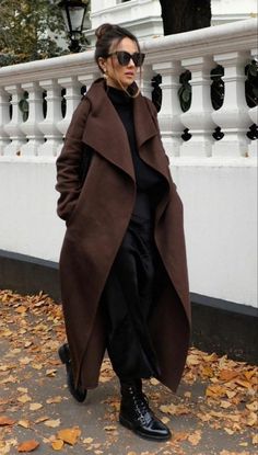 Chocolate Coat Outfit, Long Brown Jacket Outfit, Brown Overcoat Outfit Women, Dark Brown Trench Coat Outfit, Chocolate Brown Outfits For Women, Dark Brown Coat Outfit, Brown Long Coat Outfit, Dark Brown Outfit, Dark Brown Coat