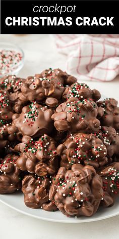 Crockpot Christmas, Christmas Candy Easy, Crockpot Candy, Resipi Kek, Chocolate Covered Peanuts, Christmas Baking Recipes