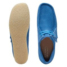 Clarks Wallabee 26170534 Step out in style and comfort with the Clarks Wallabee 26170534. These iconic shoes from Clarks Originals are perfect for both men and women seeking a casual and trendy look. The Wallabee 26170534 in a stunning Bright Blue color is sure to turn heads wherever you go. Crafted with care and precision, these shoes feature a high-quality suede upper that oozes sophistication. With its authentic design and genuine craftsmanship, the Clarks Wallabee 26170534 is a true classic. The soft leather lining provides a luxurious feel, while the cushioned insole offers maximum comfort throughout the day. Classic Wallabee design Stylish and versatile Bright Blue color High-quality suede upper for durability Soft leather lining for a luxurious feel Cushioned insole for all-day comf