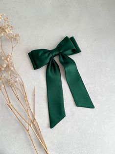 Premium quality duchess satin slim hair bow with tails in forest green. This stylish hair bow is an ideal hair accessory for wearing to a special occasion or even everyday wear. 🎁It will also make a great "gift for girl." They are handmade with love and care from  high quality fabric in our studio in England. 📍Available in different attachments: ✅Barrette  ✅Comb Slide ✅Alligator Clip 📍If you need this in a different attachment that isn't listed, please feel free to message me.  📏Bow measurem Forest Green Accessories, Dark Green Ribbon, Short Shoulder Length Hair, Green Hair Accessories, Satin Hair Bow, Dark Green Hair, Black Hair Bows, Junior Prom, Gift Bow