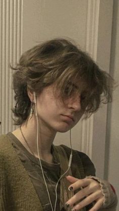 Layered Masculine Hair, Transmasc Fluffy Haircut, Gender Envy Haircut, Short Haircut Masculine, Shaggy Nonbinary Hair, Short Hairstyles Transmasc, Short Hair Styles Masc, Envy Haircuts, Short Gender Neutral Haircuts Straight Hair