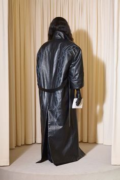 Maxi Leather Coat, Balenciaga Leather Jacket, Balenciaga Couture, Balenciaga Runway, 2024 Couture, Nyc Winter Outfits, Vinyl Fashion, Balenciaga Style, Leather Trend