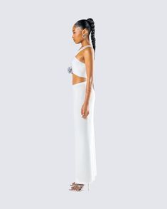 Add some extra elegance to your day with this gorgeous two-piece set 🤍 Featuring a white rosette knit crop top paired with a matching maxi skirt - this look will have you surrounded by secret admirers 😌 Glamorous White Cropped Top, White Sleeveless Evening Sets, White Glamorous Evening Sets, Glamorous White Evening Sets, Glamorous White Crop Top For Evening, Chic White Two-piece Party Dress, Glamorous White Evening Crop Top, White Evening Crop Top, White Sleeveless Two-piece Dress For Party