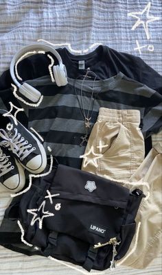 Bag Cargo Pants Outfit, Cool Fits Summer, Outfits With Tank Tops For School, Outfit Ideas With Black Cargo Pants, Ptv Shirt, Grunge Headphones, Amazon Cargo Pants, Temu Shoes, Star Cargo Pants