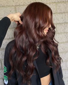 Dark Lavender Hair Brunettes, Brown W Red Undertones, Deep Red Brunette Hair, Raspberry Chocolate Hair Color, Dark Brown Copper Hair Color Balayage, Dark Copper Brown Balayage, Deep Brown Hair Color Dark Auburn, Dark Auburn Hair Color With Money Piece, Chocolate Hair With Red Undertones