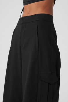 A cross between cargos and trousers, these pants are designed with exaggerated wide legs, cool cargo pockets and front zipper pockets. They’re made from a heavyweight, drapey cotton blend for a comfortable, put together look. The Show Off hits high on the waist (perfect for pairing with crop tops) with a tailored front and a stretchy back (for a fuss-free fit every time). Tank Top Bras, Womens Capris, Athleisure Wear, Tank Top Long Sleeve, Back Women, Wide Legs, Alo Yoga, Bra Women, Show Off