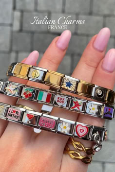 Faites-vous plaisir avec nos charms en promo : un bracelet offert pour 10 charms achetés ! En acier inoxydable, nos bijoux sont élégants et durables. Profitez aussi de la livraison gratuite. Italian Bracelet, Italian Charms, Elegant Business Cards, Outfit Inspo Casual, Birthday Wishlist, Star Girl