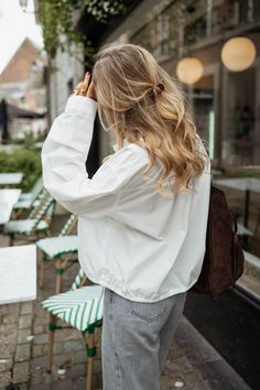 Flaunt your unique style with the White Hanae Shirt. This stylish piece features long sleeves, a buttoning tab, and lace to tie at the bottom. The slightly cropped design adds a modern touch, while the 2 front pockets provide a functional yet chic detail. Our models are also wearing the Light Grey Celestine Jeans and the Brown Suede Pascal Bag One Size (fits from US size 2-8) Length 22.4 in - Width 23.6 in 100% Cotton Washing: Handwash only Chic Long Sleeve Blouse For Everyday, Chic Cropped Blouse For Everyday, Effortless Outfit, Lace Tie, Brown Suede, The White, Unique Style, Light Grey, Size 2