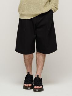 This is a trendy and unique pants by CARGOBROS that is made out of high quality and sturdy material. With distinctive mood of the design and comfortable wear, you can style it for your casual daily outfit.- Single tuck detail with relaxed fit- Sturdy cotton 100% fabric- Trendy and casual mood Casual Pants With Built-in Shorts For Fall, Baggy Black Bottoms With Built-in Shorts, Oversized Casual Shorts With Elastic Waistband, Boxy Fit Cotton Bottoms For Work, Modern Fall Streetwear Bottoms, Black Short Leg Pants For Spring, Black Relaxed Fit Bottoms For Summer, Black Wide Leg Shorts With Belt Loops, Black Workwear Pants With Short Leg