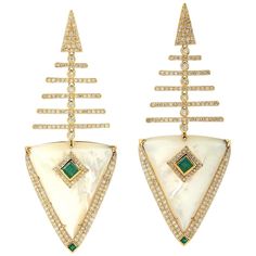 Cast from 18-karat gold, these stunning earrings are hand set with .91 carats Emerald, 34.86 carats mother of pearl and 3.19 carats of glimmering diamonds. FOLLOW MEGHNA JEWELS storefront to view the latest collection & exclusive pieces. Meghna Jewels is proudly rated as a Top Seller on 1stDibs with 5 star customer reviews. All items manufactured by us are handmade and can be customized or redesigned. Composition Size-73X28 Total Weight-23.26 Gold Weight(Gms)-15.468 Diamond Wt(Cts)-3.19 Emerald 1920s Jewelry, 18k Gold Earrings, Yellow Gold Jewelry, Pearl Gemstone, Pearl Diamond, Stunning Earrings, Free Jewelry, Luxury Jewelry, Online Jewelry