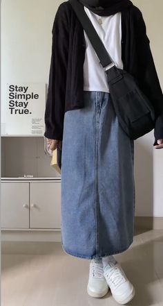 Hijab Fashion Skirt Outfits, Outfit Long Denim Skirt, Denim Skirt Modest Outfit, Ootd Kampus Hijab Casual, Hijabi Denim Skirt, Outfit Kampus Hijab Casual, Hijabi Korean Style, Blue Matching Colors Outfit, Shirt And Denim Outfit