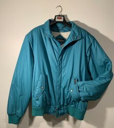 Vintage 90s Members Only Down Men Puffer Teal Blue Jacket Sherpa Liner XXT. No rips, holes, or stains. Vintage Blue Windbreaker For Winter, Vintage Puffer Jacket, Jacket Sherpa, Blue Puffer Jacket, Blue Puffer, Blue Coats, Members Only, Blue Jacket, Men Winter