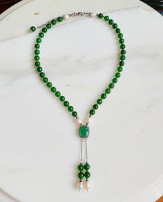 This Women's necklace made from natural Freshwater Pearls and Dark Green Jade polished stone (8mm).Length-24 inches +3. Handmade Jewelry Tutorials, Pearls Necklace, Neck Jewellery, Art Deco Necklace, Classy Jewelry, Homemade Jewelry, Handmade Jewelry Diy, Beaded Jewelry Patterns, Beaded Bracelets Diy