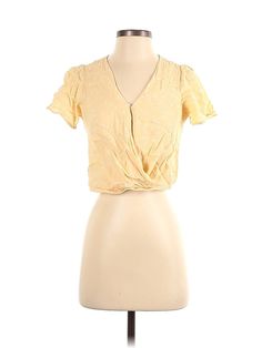 ASTR The Label Short Sleeve Top Size: X-Small Yellow Tops - used. 52% VISCOSE, 48% RAYON, Ruched, Sweetheart, | ASTR The Label Short Sleeve Top Yellow Sweetheart Tops - Used - Size X-Small Cheap Yellow Semi-stitched Blouse, Yellow Tops, Astr The Label, Yellow Top, Short Sleeve Top, Short Tops, The Label, Shoulder Top, Short Sleeves Tops