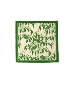 - Square format.- Floral print.- Dimensions: 50 x 50 cm.100% silk. Green Rectangular Silk Scarf, Green Rectangular Scarf As Gift, Green Rectangular Scarf Gift, Rectangular Green Silk Scarf, Green Rectangular Scarf For Gift, Printed Silk Scarf, Black Square, Printed Silk, Green And Purple