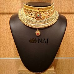 Naj Jewellery, Gold Lockets, Gold Palace, Chinese Gold, Jewelry Necklace Simple, Antique Gold Earrings, Choker Necklace Designs, Antique Gold Jewelry Indian