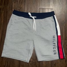 Tommy Hilfiger Mens Shorts Size Medium New With Tags Gym Shorts Men, Blue Chinos, Black Chinos, Tommy Hilfiger Vintage, Mens Casual Dress Outfits, Tommy Hilfiger Shorts, Jeans Logo, Michigan Wolverines, Mens Casual Dress