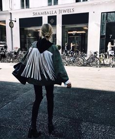 Camila Morrone, Fringe Festival, Classic Denim Jacket, Mode Vintage, Look Cool, Passion For Fashion, Autumn Winter Fashion, Style Me, Winter Fashion