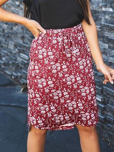 Hey there fashionistas! Get ready to fall in love with our newest addition to the weekend skirts collection - the Fiona Weekend Skirt. This skirt is the perfect blend of fun and sophistication, making it a versatile piece that you can dress up or down depending on the occasion. The skirt features a unique pattern that adds a touch of playfulness to your outfit. It's made from high-quality materials that are both comfortable and durable, ensuring that it will last you for seasons to come. Size: S Floral Print Pencil Skirt For Day Out, Casual Pencil Skirt Dresses For Spring, Casual Floral Print Pencil Skirt, Stretch Floral Print Skirt For Day Out, Casual Pencil Skirt With Floral Print, Red Skirt For Fall Day Out, Casual Stretch Floral Print Maxi Skirt, Casual Red Maxi Skirt For Day Out, Casual Red Skirt For Brunch