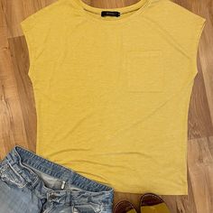 Mirol Women’s Short Sleeve Top. Yellow (Heather) Solid Color T-Shirt. Features Batwing Short Sleeve And Side Notch At Hem. Easy Wear And Style Basic. Super Soft & Comfy. New (No Tag) Material: 60% Polyester, 35% Rayon, 5% Spandex Size Medium (Us 8-10) Loose Fitting Measurements: Length Of Front: 26” Armpit To Armpit: 22” All Measurements Are Approximate. Clothes Are All Measured Flat And Un-Stretched. From Smoke-Free / Pet-Free Home. Tags: Loose Tees, Summer And Fall Tops, Basic T-Shirt, Casual Spring Mustard Crew Neck Top, Mustard Crew Neck Top For Spring, Mustard Relaxed Fit Top For Spring, Yellow Short Sleeve Tops With Relaxed Fit, Yellow Relaxed Fit Short Sleeve Tops, Yellow Relaxed Fit Tops For Everyday, Yellow Relaxed Fit Tops, Mustard Short Sleeve Casual Top, Yellow Cotton Crew Neck Top