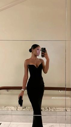 Formal Black Dress Black Women, Winter Dinner Outfit, Alien Superstar, Black Tie Dress Code, Brown Girls Makeup, Prom Dress Inspo, Elegant Outfit Classy, Elegant Black Dress, Birthday Shoot