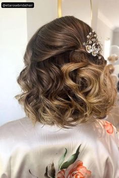 Formal Half-Up Hairdo for Short Hair Hairdo For Short Hair, Formal Updos For Short Hair, Hair Dos For Wedding, Mother Of Bride Makeup, Updos For Short Hair, Bob Wedding Hairstyles, Short Hair Designs, Half Updo Hairstyles, Up Hairdos