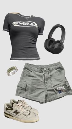 Fashion Tshirt, Outfit Layout, Y2k Summer, 2000s Fashion Outfits, Swaggy Outfits, Cute Everyday Outfits, Style Streetwear, Cute Simple Outfits, Casual Style Outfits