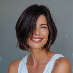 Bob Hairstyle Women Over 40, Bobs No Bangs, Current Bob Hairstyles, Hair Color Over 50 Brunette, Chin Length Brunette Hair, Katie Holmes Short Hair, Sleek Short Hairstyles, Textured Bob Haircut, Life After 40